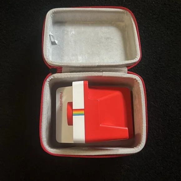 Polaroid Now with Case - Picture 8 of 8